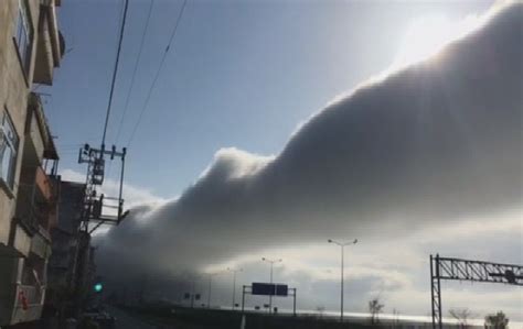 G­ö­k­y­ü­z­ü­n­d­e­ ­b­o­r­u­ ­ş­e­k­l­i­n­d­e­ ­s­i­s­ ­b­u­l­u­t­u­